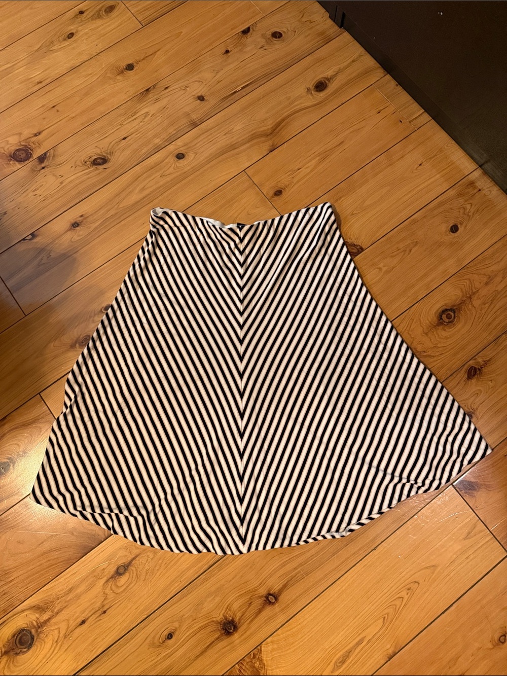 Ann Taylor Factory Black, Gold and White Mitered Striped Full Skirt 6 Petite